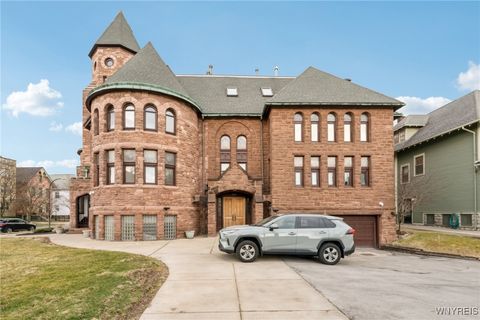 Photo of 231 Richmond Avenue #4, Buffalo, NY 14222 (MLS # B1613463)