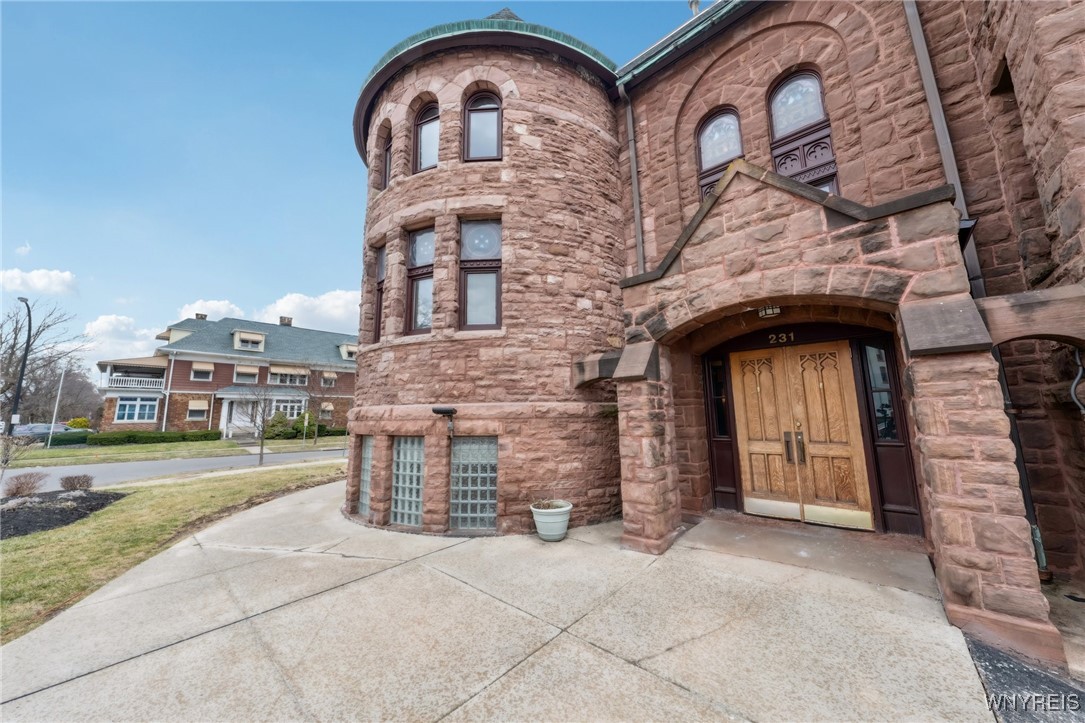 231 Richmond Avenue 4