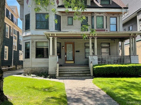 Photo of 382 Elmwood Avenue #3rd, Buffalo, NY 14222 (MLS # B1723415)
