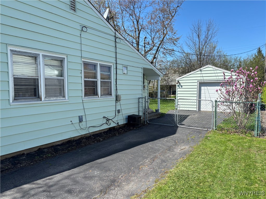 312 Darlington Drive, Tonawanda, New York image 2