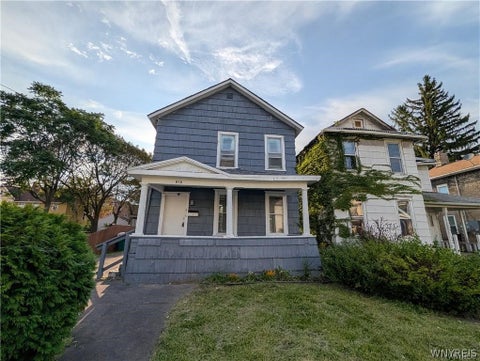 Photo of 616 7th (LOWER) Avenue, Niagara Falls, NY 14301 (MLS # B1719041)