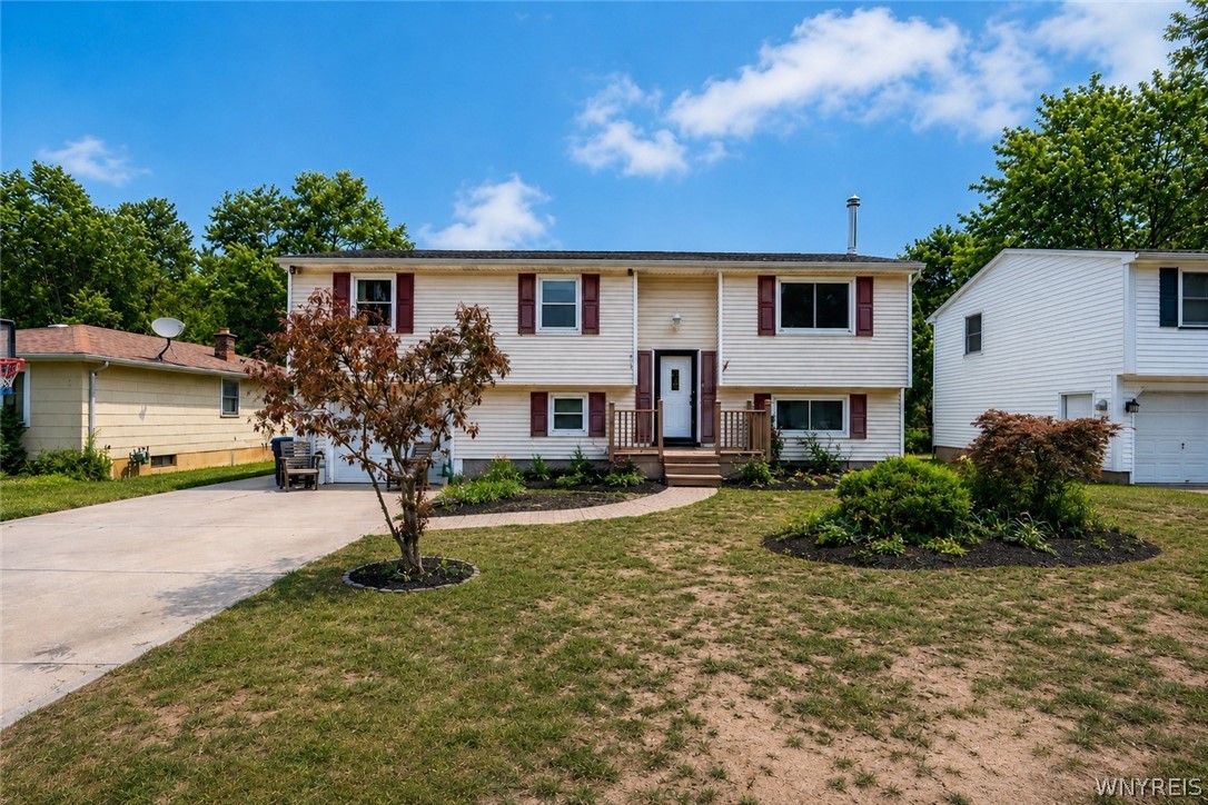 Photo 1 of 1 — 14 E Park Drive, Lockport City, NY 14094