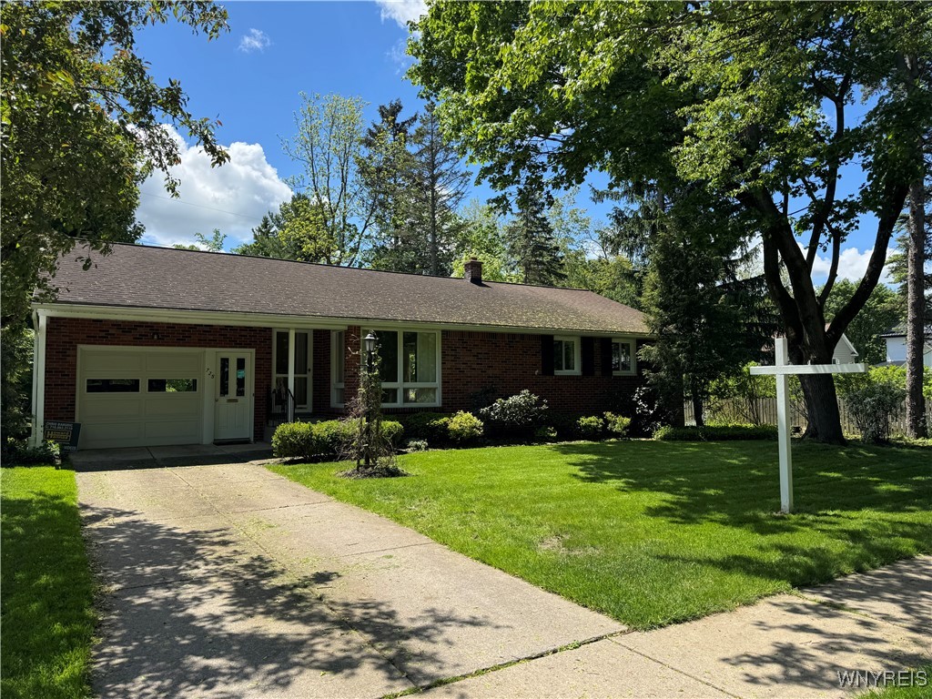 725 Warren Drive, Aurora, New York image 1