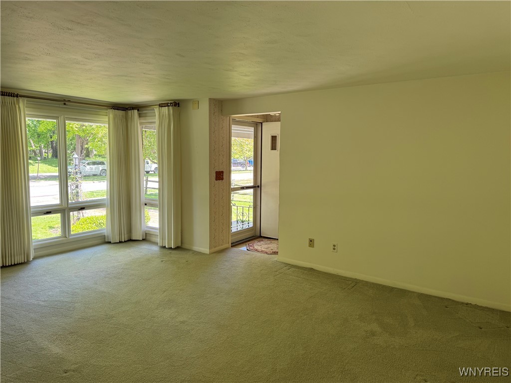 725 Warren Drive, Aurora, New York image 16