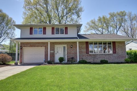 Photo of 17 Willow Green Drive, Amherst, NY 14228 (MLS # B1678979)