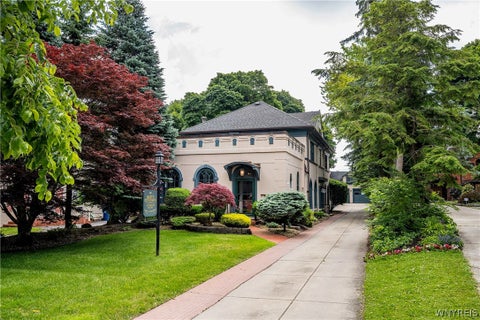Photo of 367 Linwood Avenue, Buffalo, NY 14209 (MLS # B1724105)