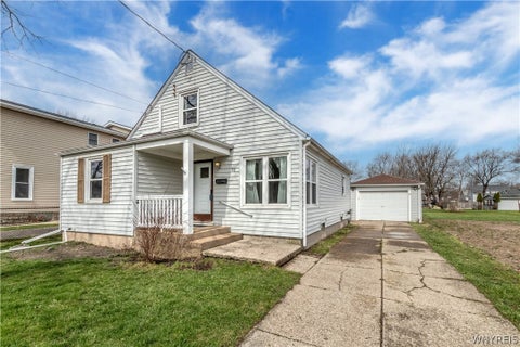 Homes For Sale - 20 Erie Street<br/> Tonawanda, NY 14150