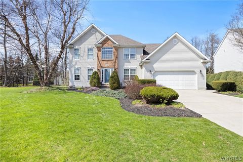 Photo of 16 Buckingham Court, Lancaster, NY 14086 (MLS # B1671369)