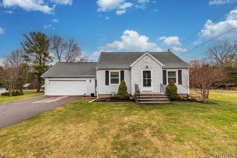 Homes For Sale - 24 Greenmeadow Drive<br/> Orchard Park, NY 14127