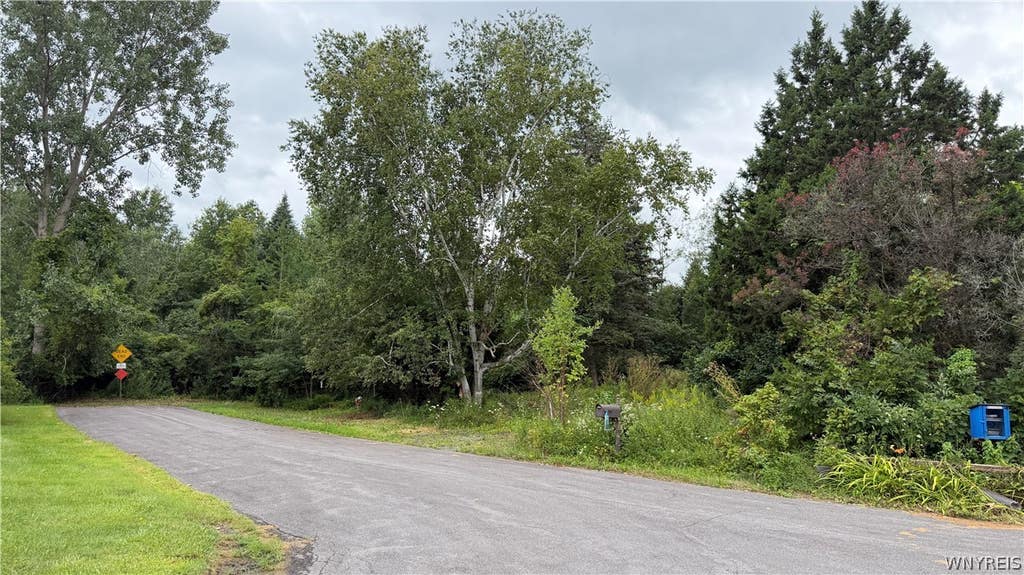 Photo of 400 Glengrove Road, Porter, NY 14174 (MLS # B1709226)