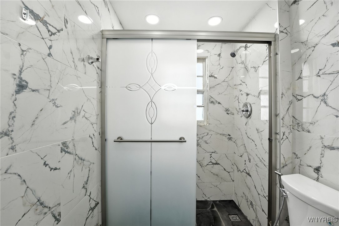 Buffalo, New York 14210, United States, 3 Bedrooms Bedrooms, ,2 BathroomsBathrooms,Residential,Active,190096