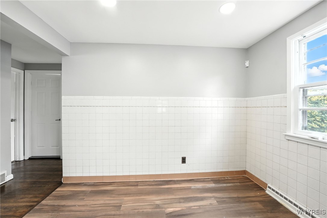 Buffalo, New York 14210, United States, 3 Bedrooms Bedrooms, ,2 BathroomsBathrooms,Residential,Active,190096