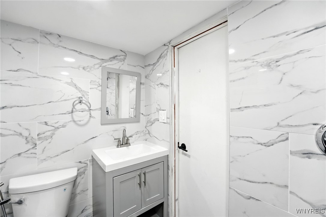 Buffalo, New York 14210, United States, 3 Bedrooms Bedrooms, ,2 BathroomsBathrooms,Residential,Active,190096