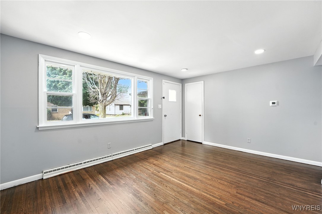 Buffalo, New York 14210, United States, 3 Bedrooms Bedrooms, ,2 BathroomsBathrooms,Residential,Active,190096