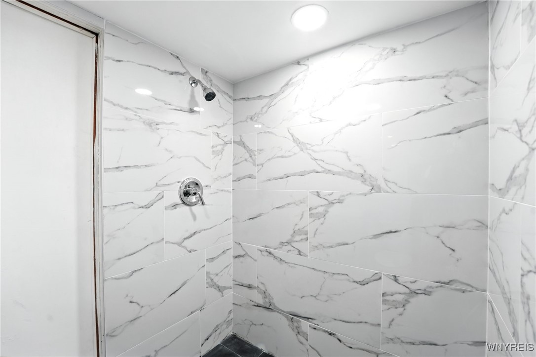 Buffalo, New York 14210, United States, 3 Bedrooms Bedrooms, ,2 BathroomsBathrooms,Residential,Active,190096