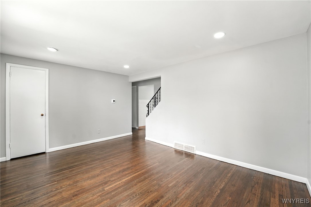 Buffalo, New York 14210, United States, 3 Bedrooms Bedrooms, ,2 BathroomsBathrooms,Residential,Active,190096