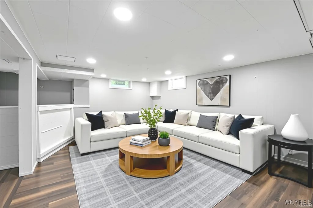 Buffalo, New York 14210, United States, 3 Bedrooms Bedrooms, ,2 BathroomsBathrooms,Residential,Active,190096