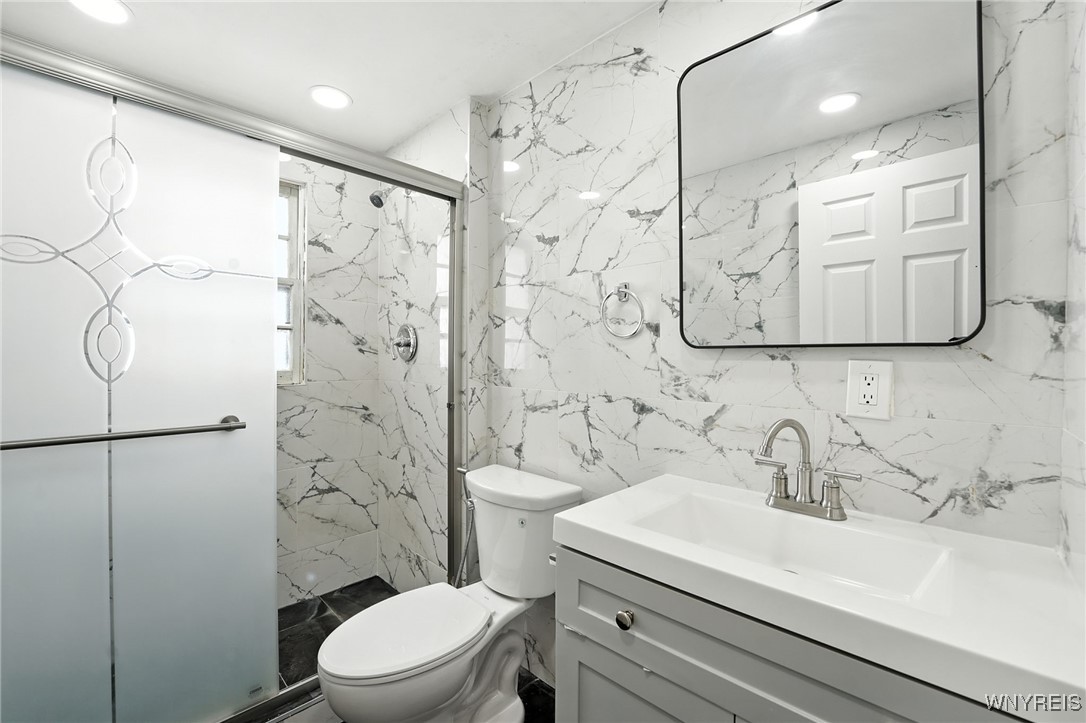 Buffalo, New York 14210, United States, 3 Bedrooms Bedrooms, ,2 BathroomsBathrooms,Residential,Active,190096