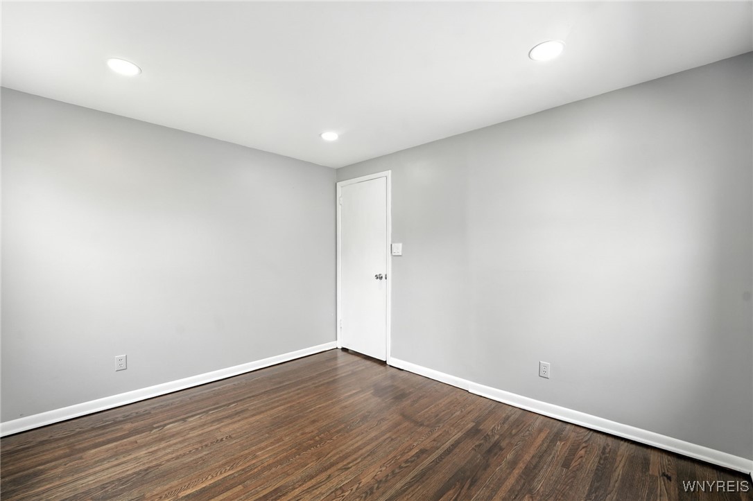 Buffalo, New York 14210, United States, 3 Bedrooms Bedrooms, ,2 BathroomsBathrooms,Residential,Active,190096