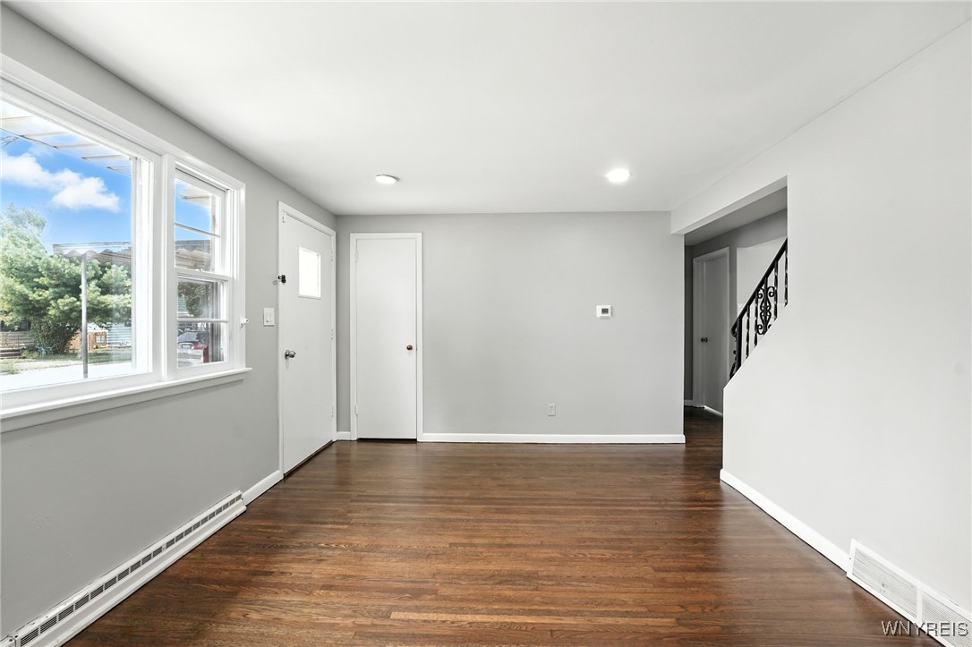 Buffalo, New York 14210, United States, 3 Bedrooms Bedrooms, ,2 BathroomsBathrooms,Residential,Active,190096