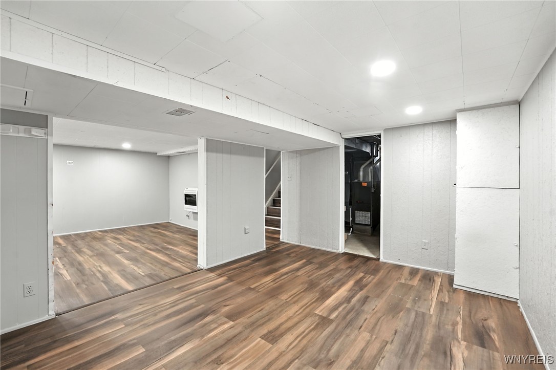 Buffalo, New York 14210, United States, 3 Bedrooms Bedrooms, ,2 BathroomsBathrooms,Residential,Active,190096