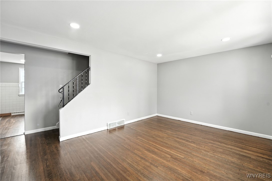 Buffalo, New York 14210, United States, 3 Bedrooms Bedrooms, ,2 BathroomsBathrooms,Residential,Active,190096