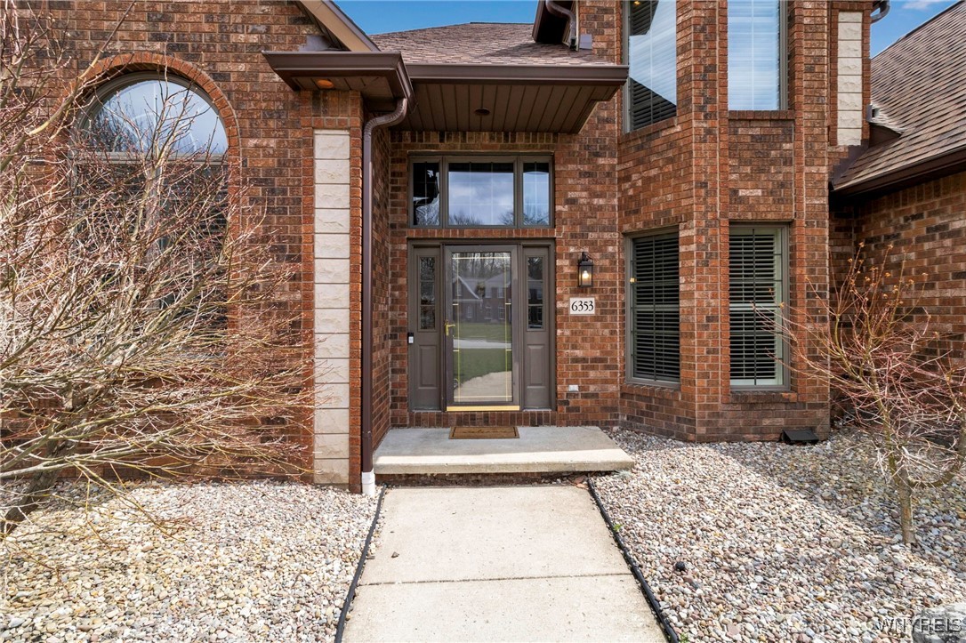 6353 Everwood Court, Clarence, New York image 2