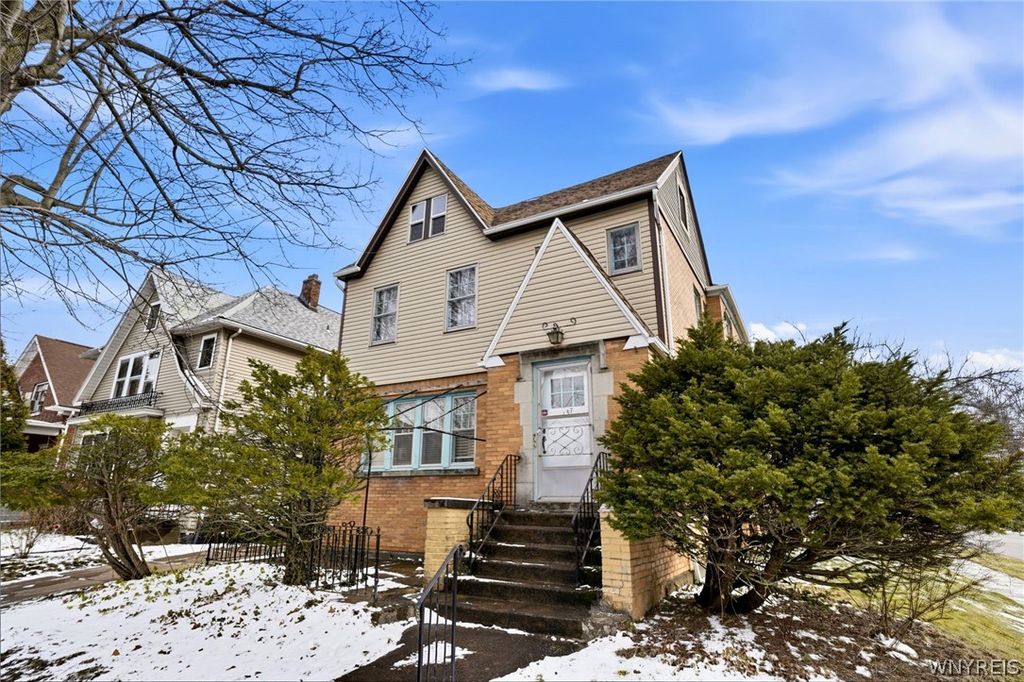 Photo of 137 E Morris Avenue #S, Buffalo, NY 14214 (MLS # B1668048)