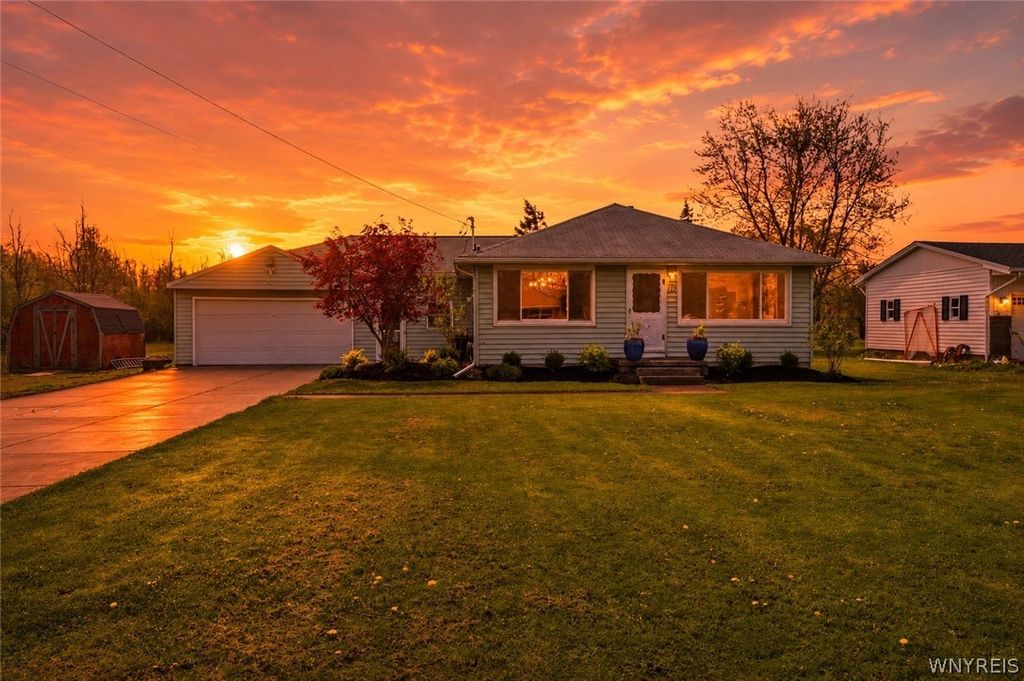 Photo of 1822 Webb Road, Grand Island, NY 14072 (MLS # B1678975)