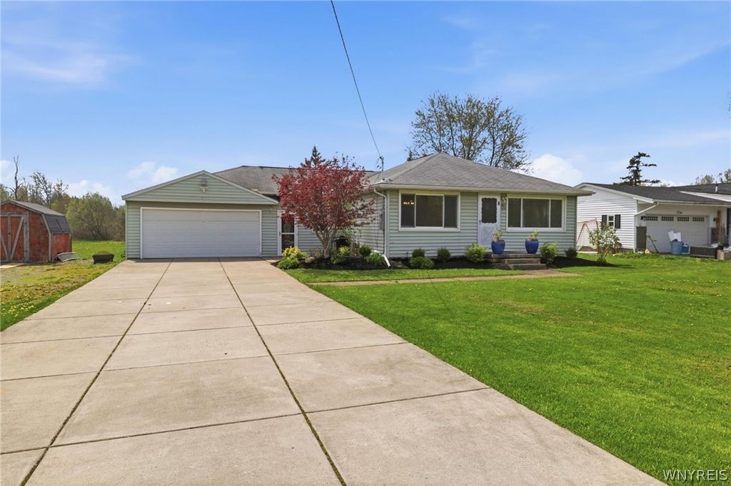 Photo of 1822 Webb Road, Grand Island, NY 14072 (MLS # B1678975)
