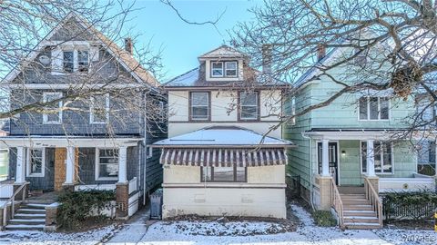 Homes For Sale - 825 15th Street<br/> Niagara Falls, NY 14301