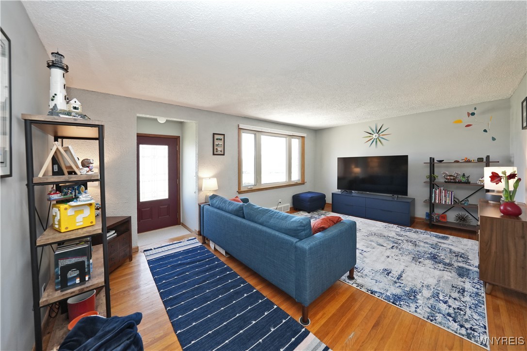 80 Laura Court, Cheektowaga, New York image 4