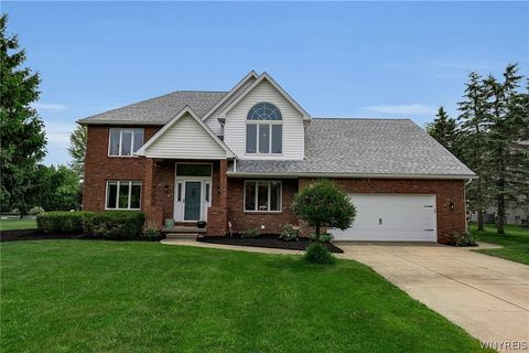 Homes For Sale - 19 Braunview Way<br/> Orchard Park, NY 14127