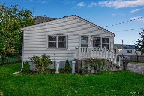 Photo of 3007 Lincoln Street, Niagara, NY 14305 (MLS # B1645780)