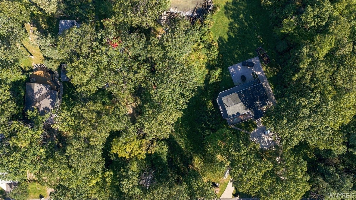 1009 Woodcliff Drive N