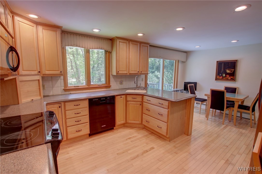 7 Forsythia Court, Orchard Park, New York image 3