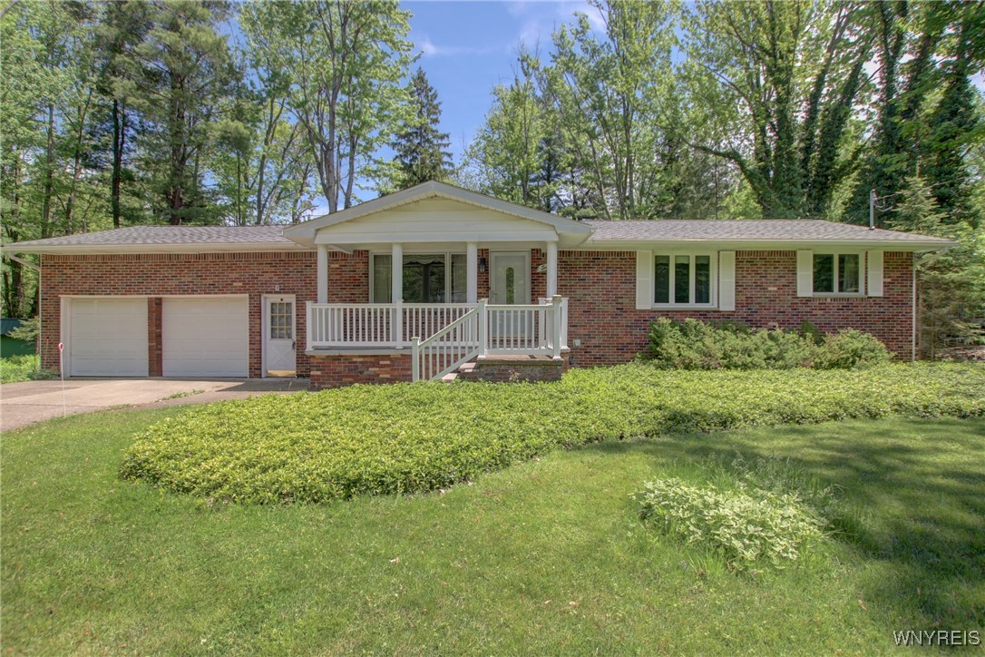 7 Forsythia Court, Orchard Park, New York image 1