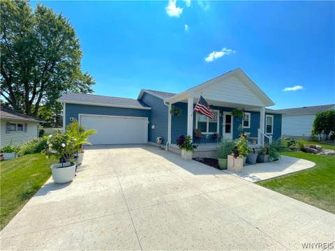 Photo of 8295 E Britton Drive, Niagara, NY 14304 (MLS # B1707469)