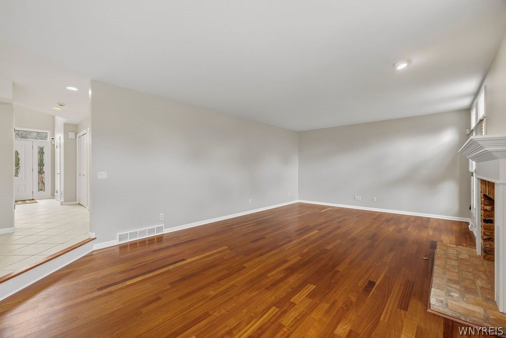 951 Robin Road