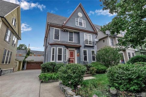 Photo of 818 Auburn Avenue #Lower, Buffalo, NY 14222 (MLS # B1611856)