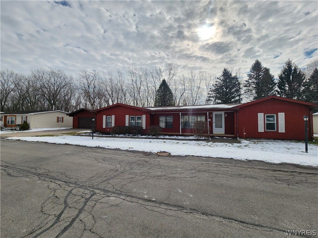 Photo of 46 Parkside Circle, Cheektowaga, NY 14227 (MLS # B1667933)