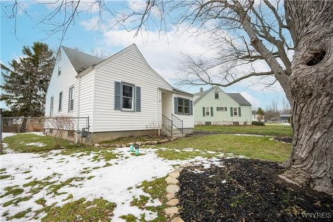 Tiny photo for 4664 Tomaka Drive, Hamburg, NY 14075 (MLS # B1655071)