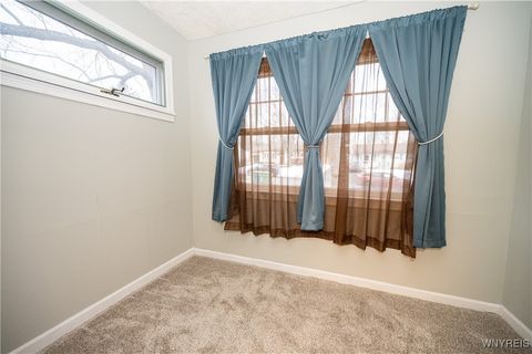 Tiny photo for 4664 Tomaka Drive, Hamburg, NY 14075 (MLS # B1655071)