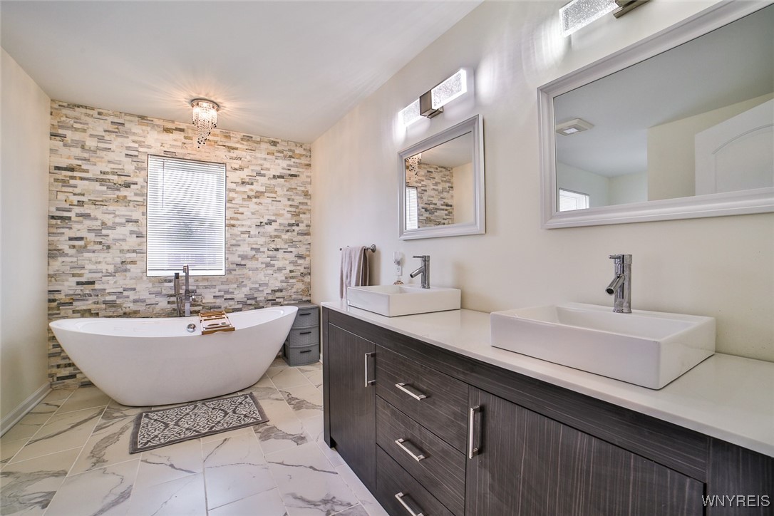 159 Deerwood Lane, Grand Island, New York image 22