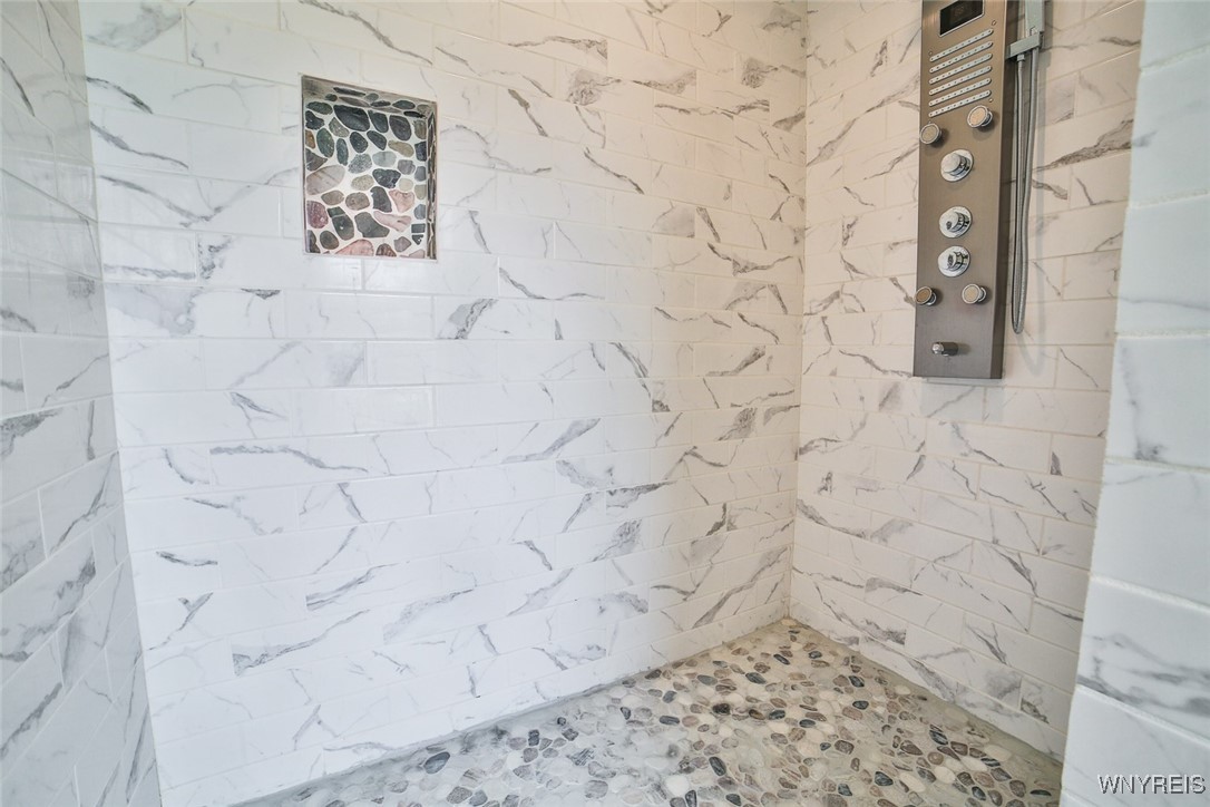 159 Deerwood Lane, Grand Island, New York image 24