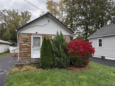 Photo of 959 Erie Avenue, North Tonawanda, NY 14120 (MLS # B1724075)
