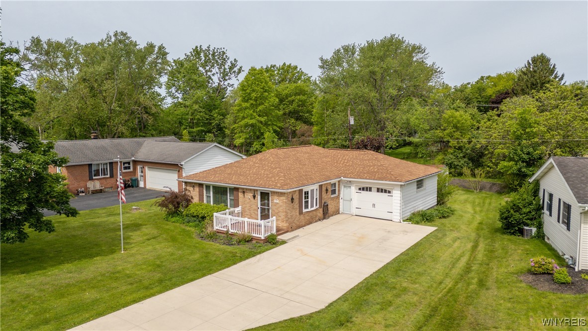 171 Maple Drive, Orchard Park, New York image 2