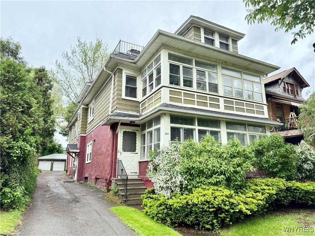 Photo for 328 Summer Street #5, Buffalo, NY 14222 (MLS # B1632675)