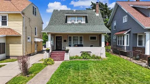 Photo of 616 Chilton Avenue, Niagara Falls, NY 14301 (MLS # B1702594)