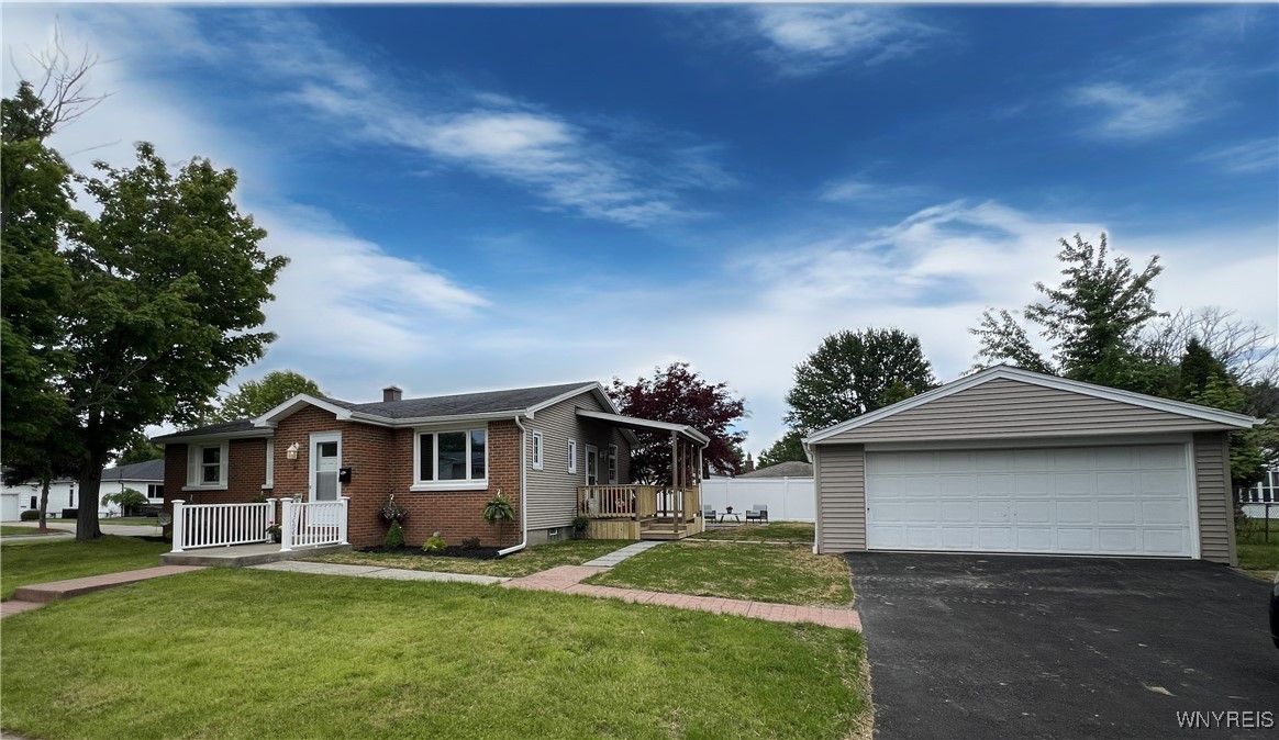 31 Harvey Drive, Lancaster, New York image 1